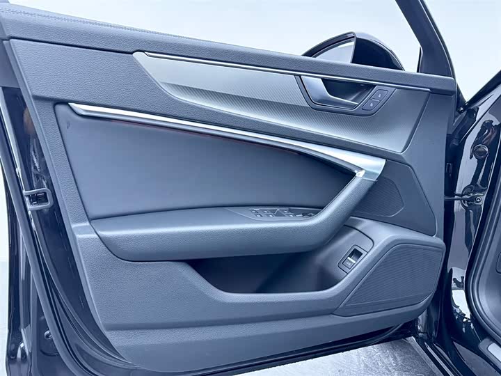 Фото 5 - Audi A6L