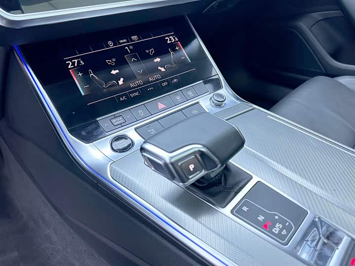 Фото 8 - Audi A6L