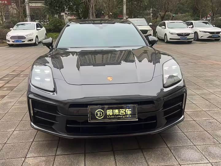 Фото 1 - Porsche Panamera