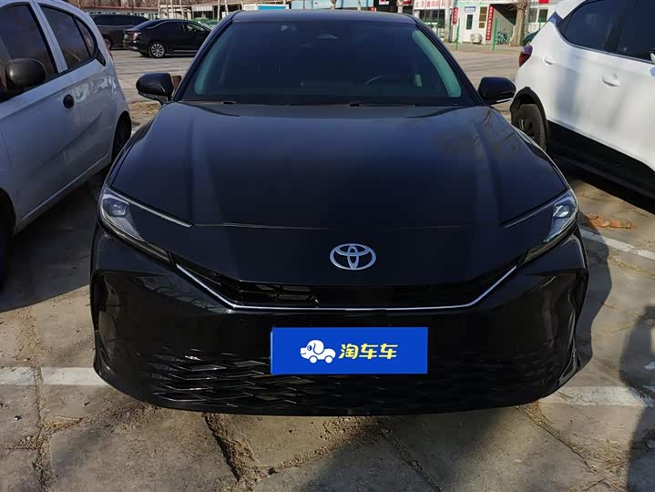 Фото 2 - Toyota Camry