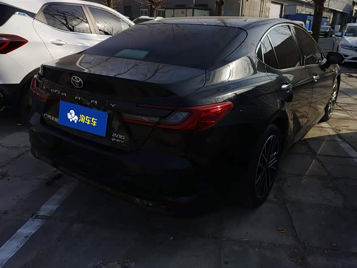 Фото 3 - Toyota Camry