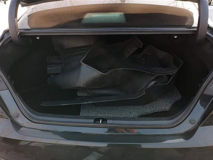 Фото 4 - Toyota Camry