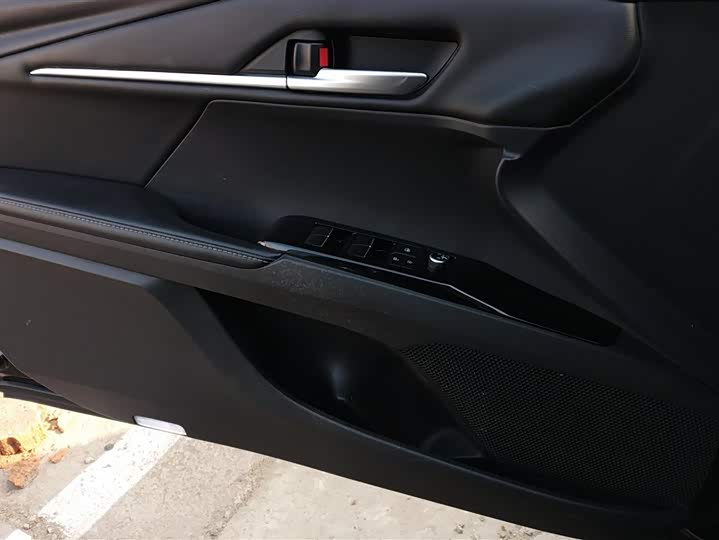 Фото 7 - Toyota Camry