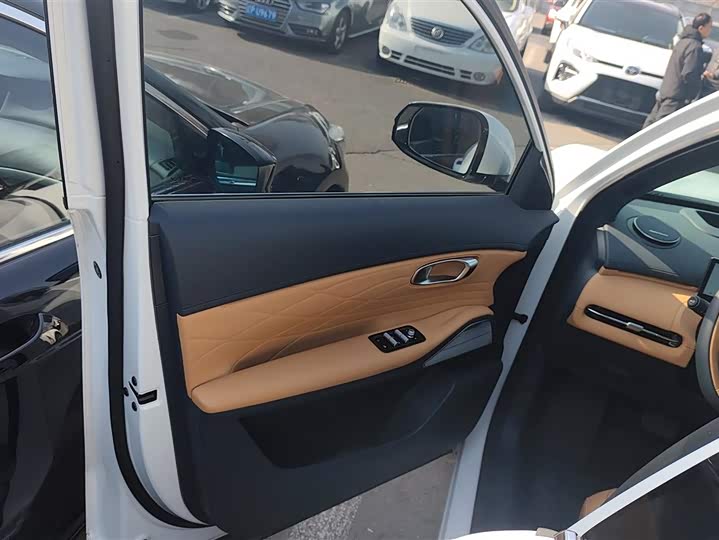 Фото 7 - Geely Galaxy Starship 7