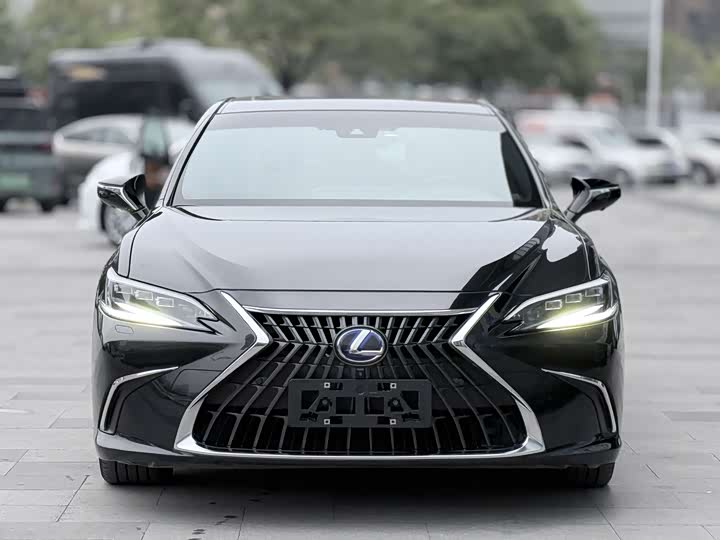 Фото 2 - Lexus ES