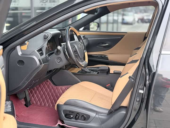 Фото 5 - Lexus ES