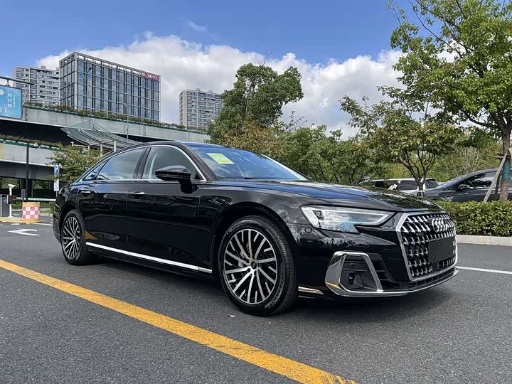 Фото 3 - Audi A8