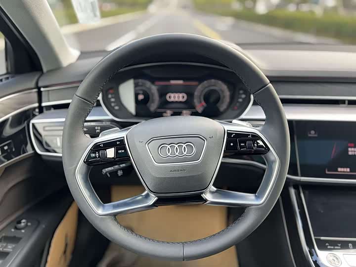 Фото 5 - Audi A8