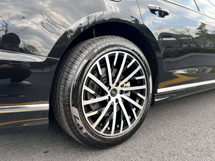 Фото 6 - Audi A8