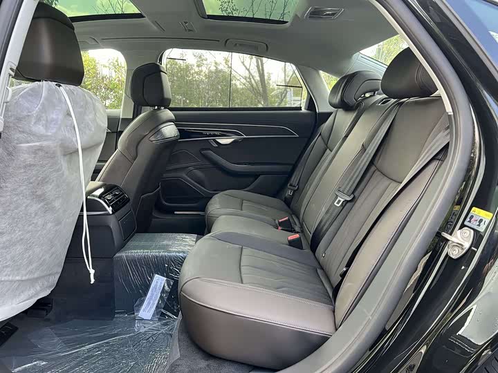 Фото 8 - Audi A8