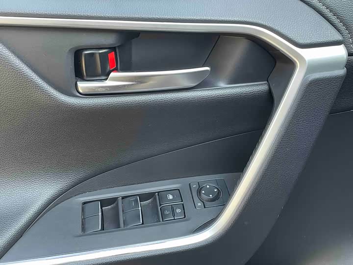 Фото 6 - Toyota Wildlander