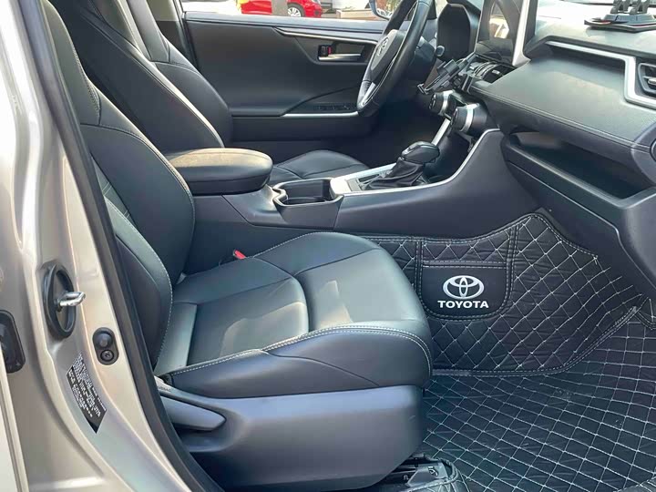 Фото 9 - Toyota Wildlander