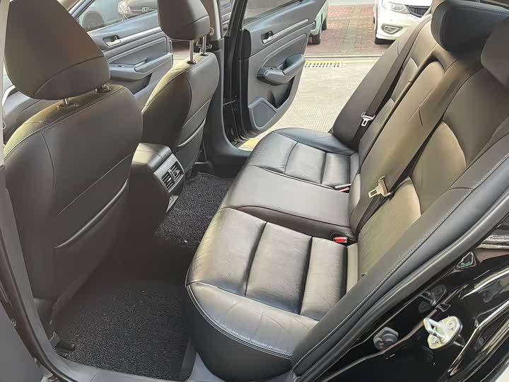 Фото 7 - Nissan Teana