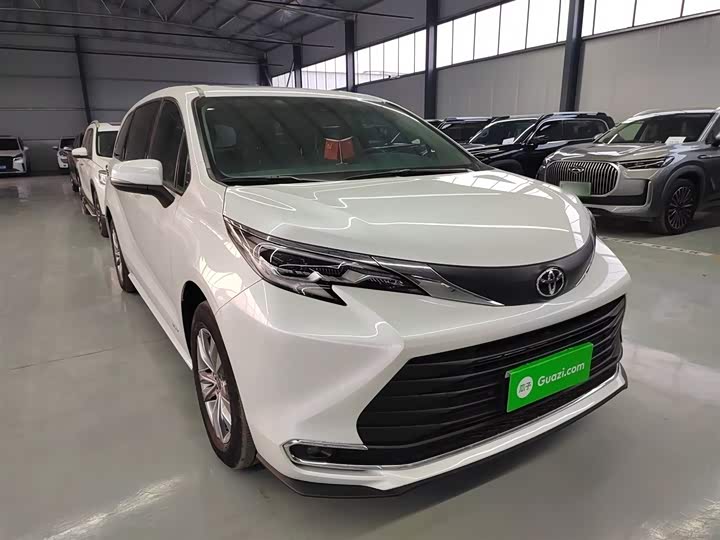 Фото 4 - Toyota Sienna
