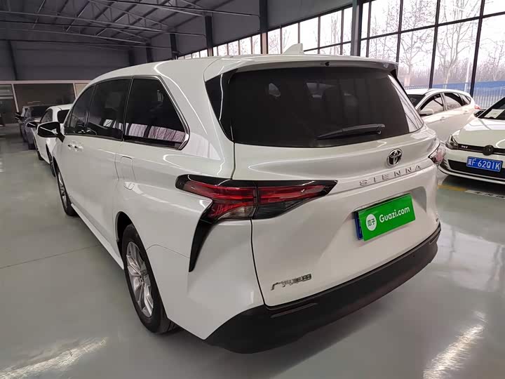 Фото 5 - Toyota Sienna