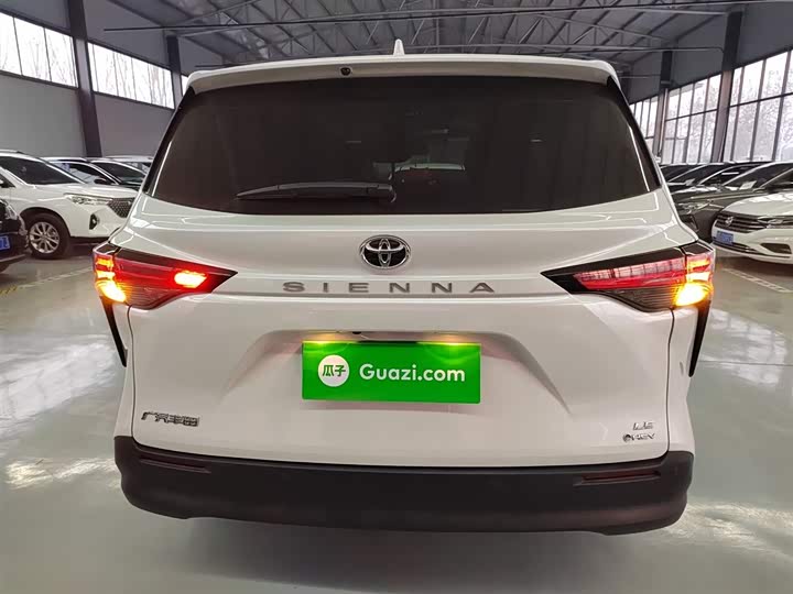 Фото 6 - Toyota Sienna