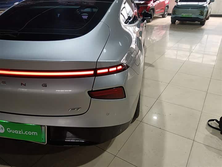 Фото 8 - XPeng P7