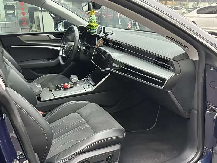 Фото 6 - Audi A7L