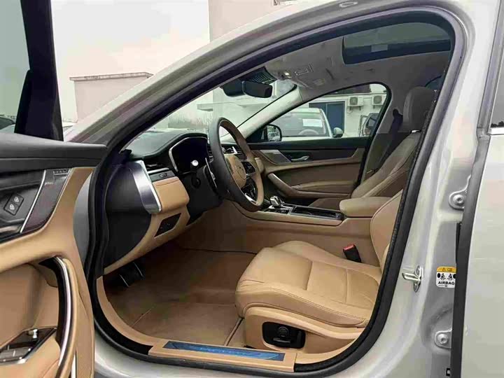 Фото 3 - Jaguar XF L