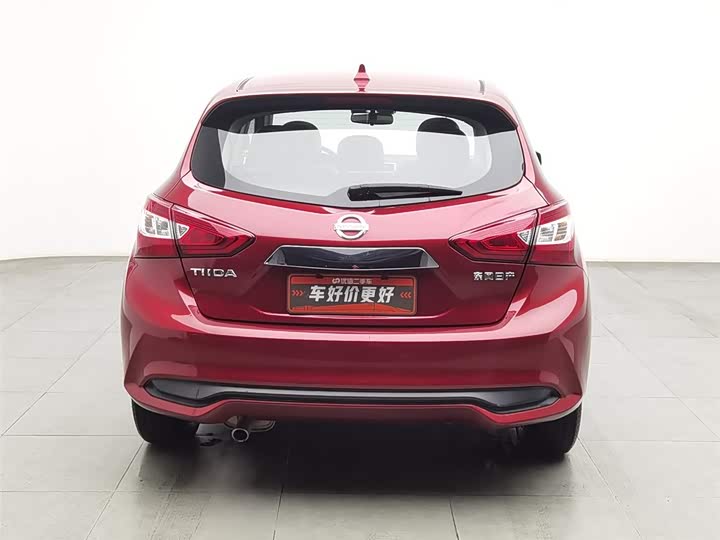 Фото 4 - Nissan Tiida