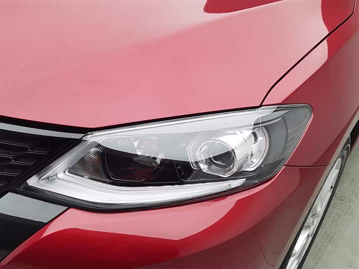 Фото 7 - Nissan Tiida