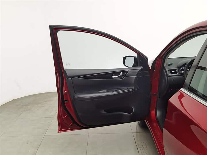 Фото 8 - Nissan Tiida