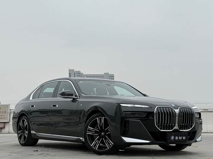 Фото 3 - BMW 7 Series
