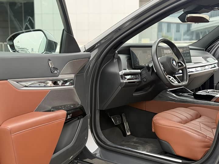 Фото 4 - BMW 7 Series