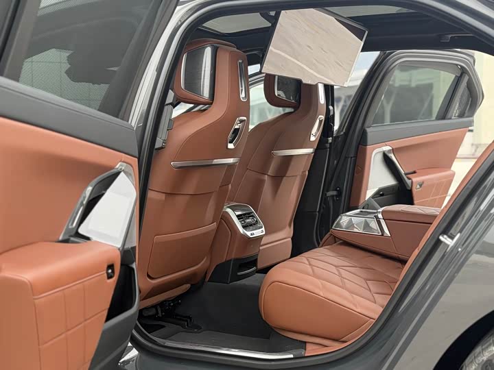 Фото 5 - BMW 7 Series