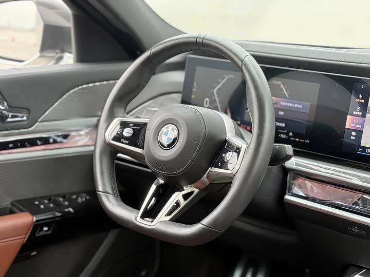 Фото 9 - BMW 7 Series