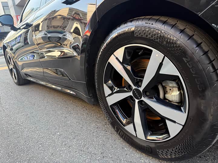 Фото 6 - Zeekr 001