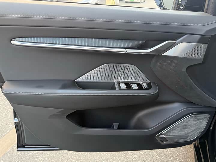 Фото 9 - Zeekr 001