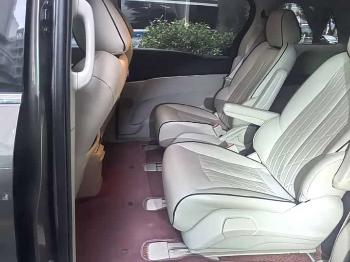 Фото 8 - Buick GL8 ES