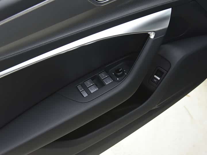 Фото 3 - Audi A6L