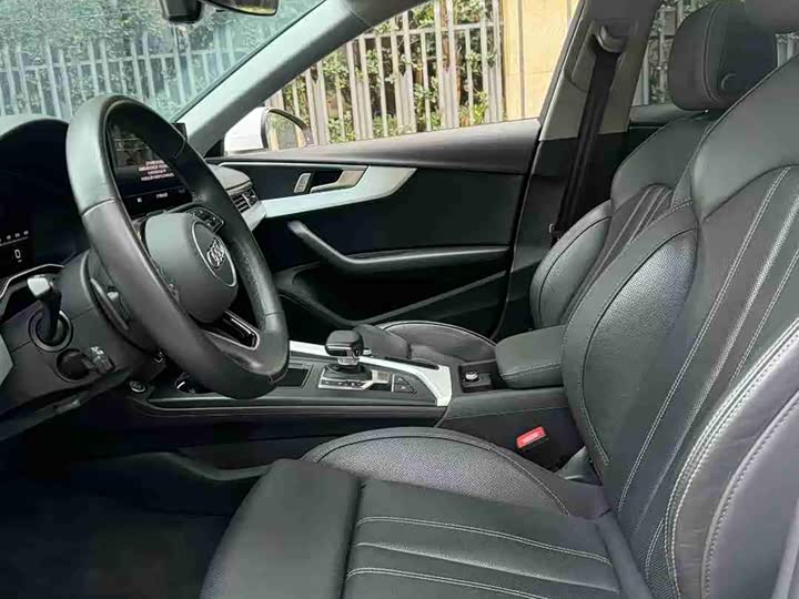 Фото 3 - Audi A4L