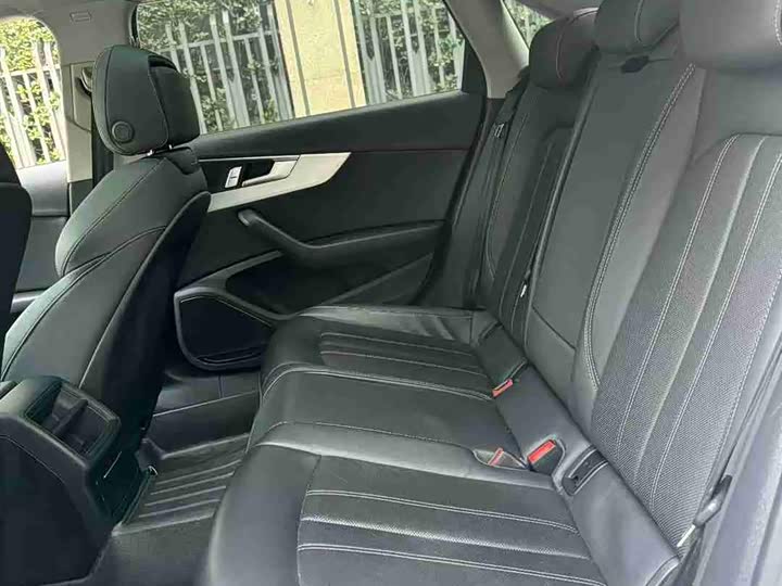 Фото 9 - Audi A4L