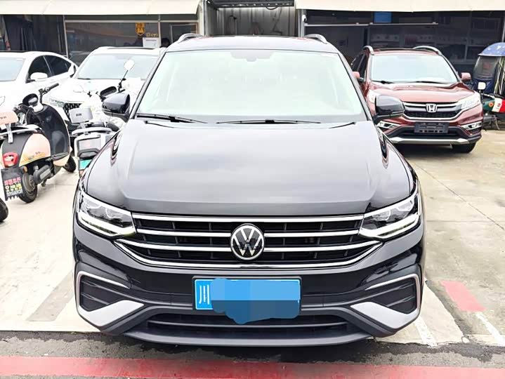 Фото 2 - Volkswagen Tiguan L Pro