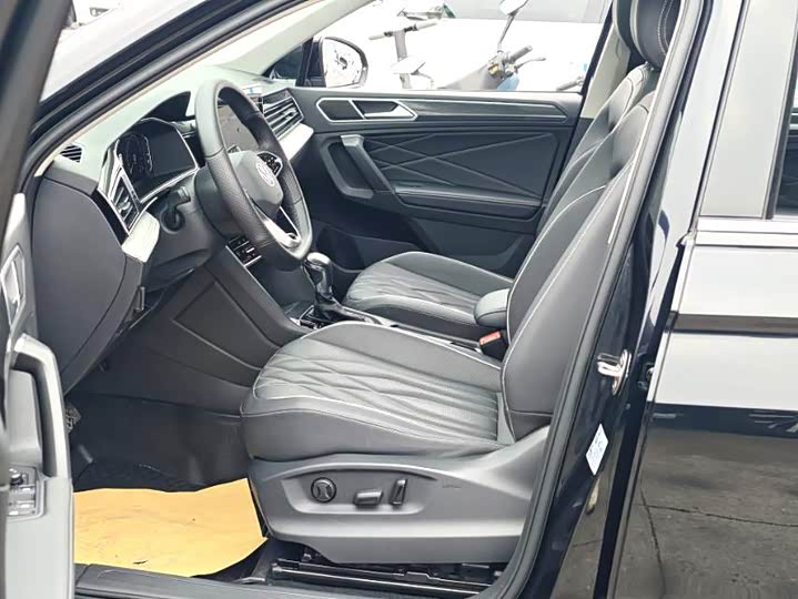 Фото 3 - Volkswagen Tiguan L Pro