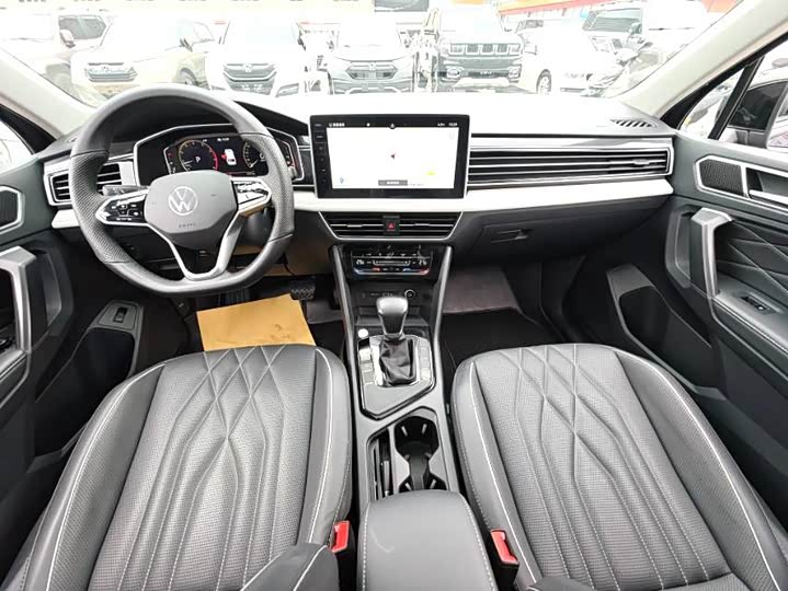 Фото 4 - Volkswagen Tiguan L Pro