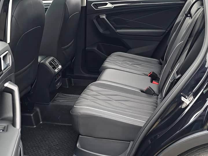 Фото 5 - Volkswagen Tiguan L Pro