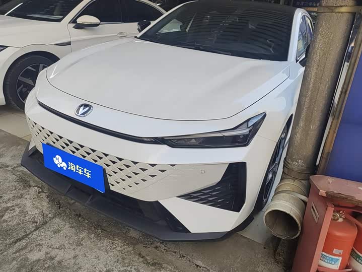 Фото 1 - Changan UNI-V