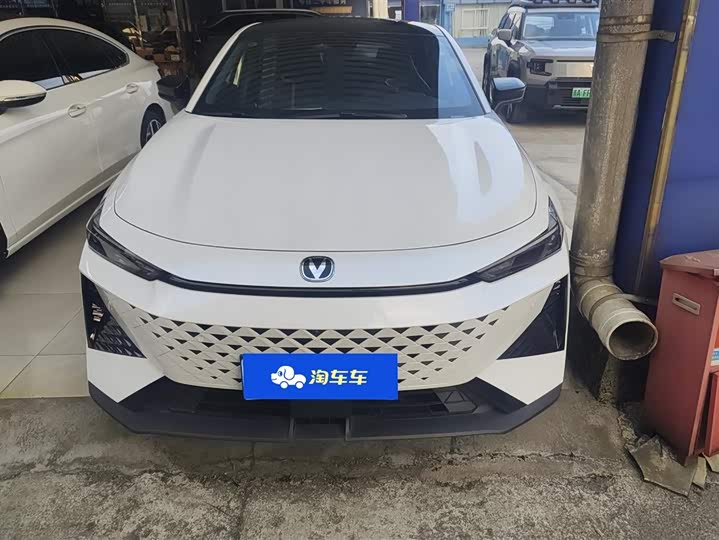 Фото 2 - Changan UNI-V