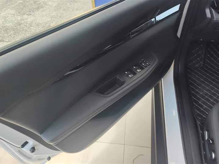 Фото 7 - Changan UNI-V