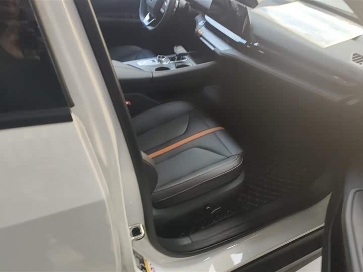 Фото 8 - Changan UNI-V