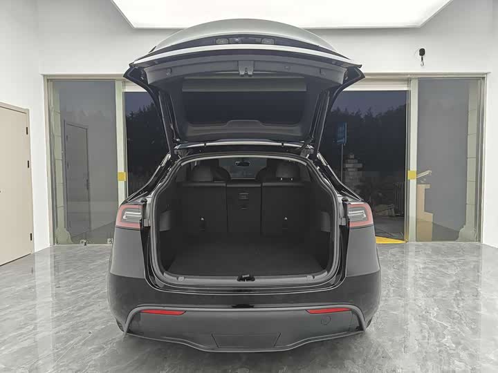 Фото 8 - Tesla Model Y
