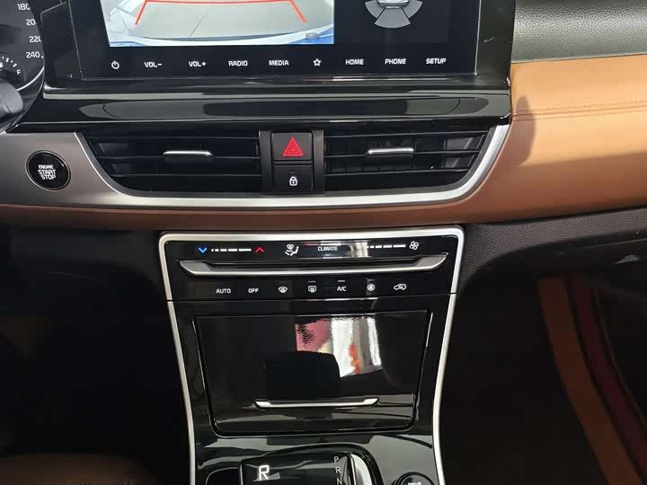 Фото 8 - Kia KX3