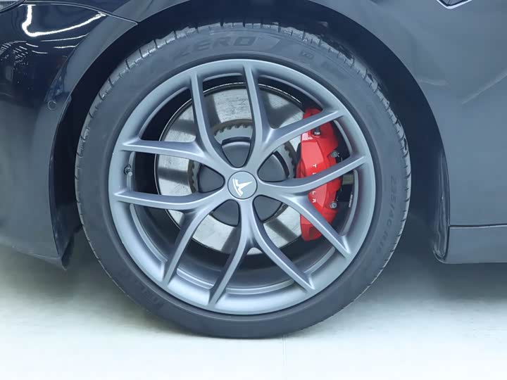 Фото 4 - Tesla Model 3