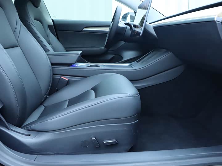 Фото 8 - Tesla Model 3