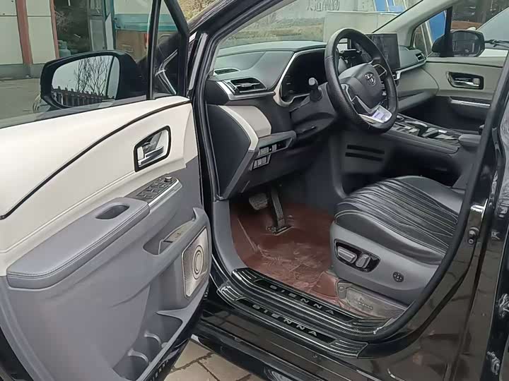 Фото 8 - Toyota Sienna