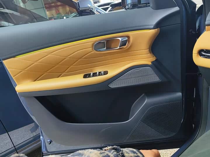 Фото 7 - Geely Galaxy Starship 7